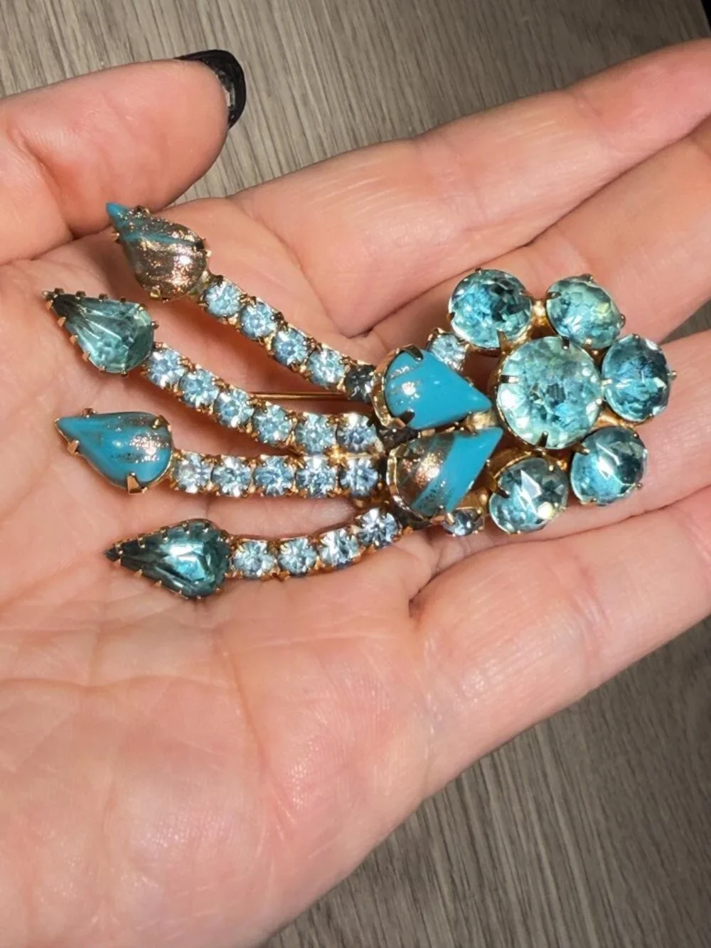 Vintage Aqua Blue Rhinestone Shooting Star Brooch Art Glass Gold Tone 1960s